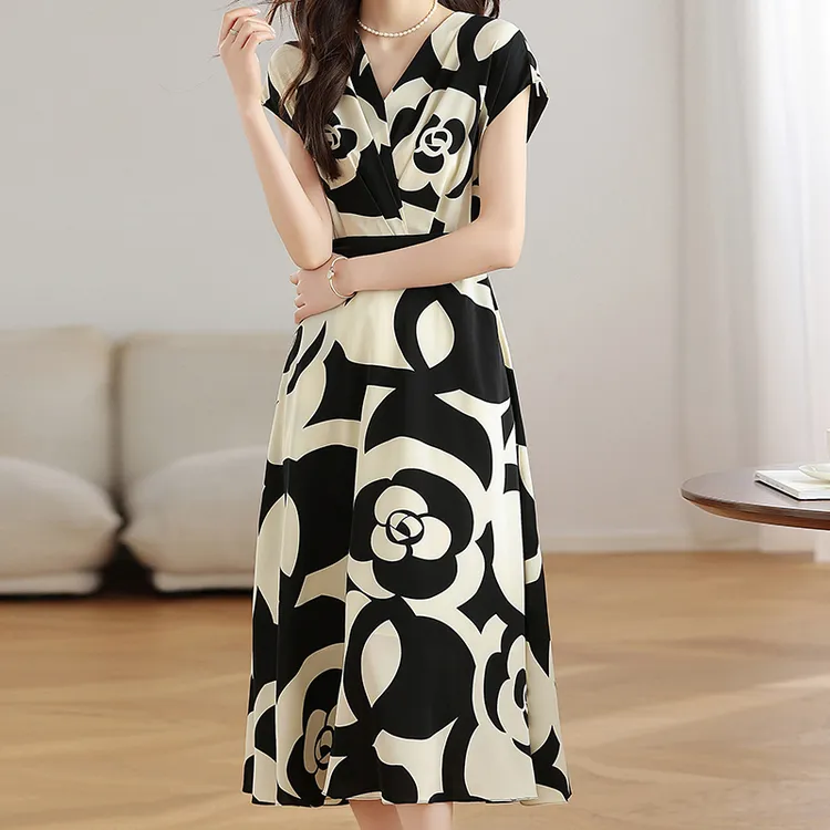 拉夏贝尔V领雪纺连衣裙女2025夏季新款气质修身显瘦中长款A字长裙