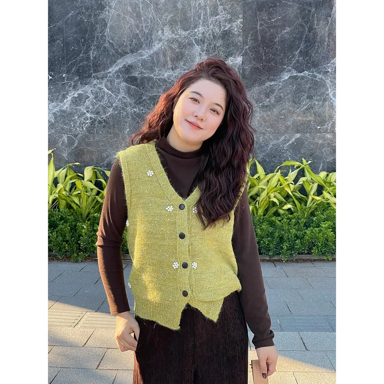 WenWen小个子2025秋冬新款针织开衫镶嵌小花百搭马甲4651