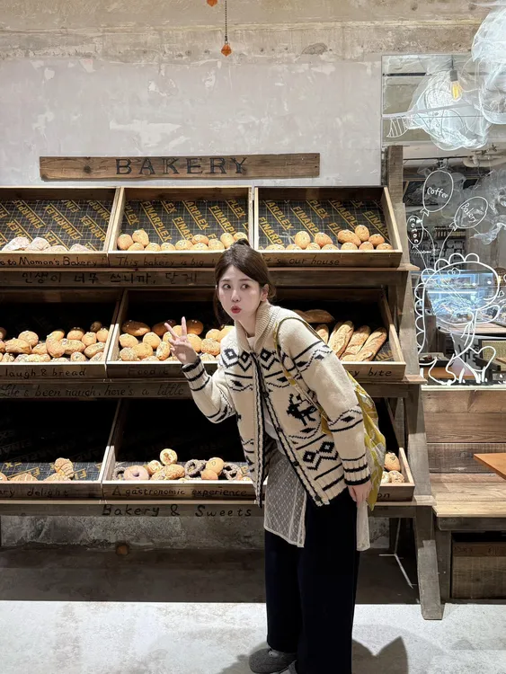 2025秋冬季时尚气质流行新款翻领保暖法式针织衫休闲阔腿裤两件套