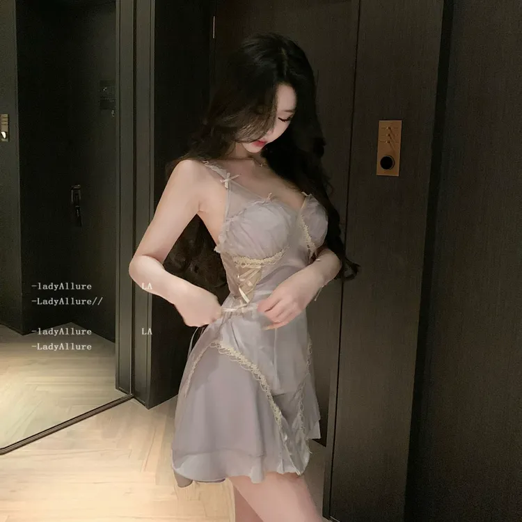 「LA」我见尤伶*带胸垫蕾丝法式睡裙纯欲性感深V领缎面显瘦家居女