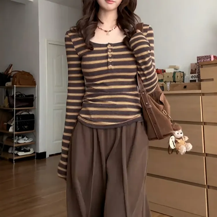 撞色条纹纽扣长袖T恤女秋冬新款胖MM大码女装设计感修身显瘦上衣