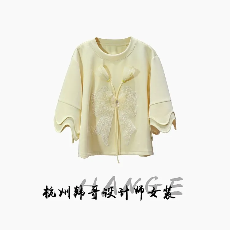 【韩哥女装】2025秀场同款系列鹅黄色郁金香立体盘花时尚短袖8580