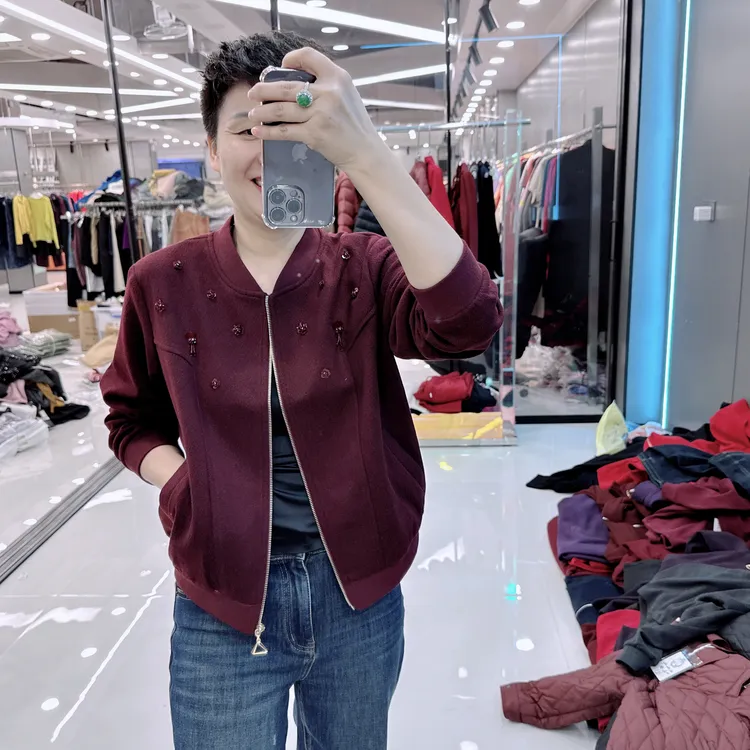 韩货高级大码红珠片超柔夹克外套7702品