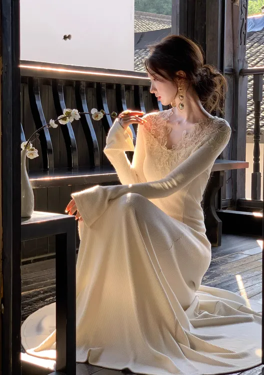 90010大码纯色长裙V领高腰不褪色连衣裙蕾丝显瘦长袖外穿