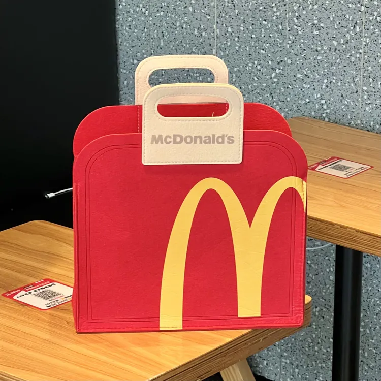 福源麦当劳28周年庆周边麦麦毛毡包包高颜值大容量收纳收藏手提包