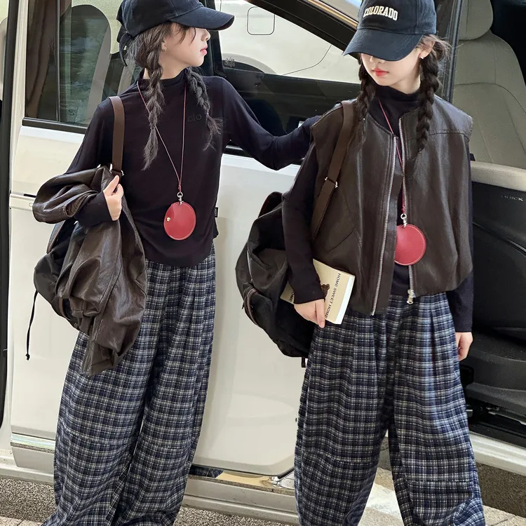 女童套装春秋装2025新款韩系穿搭女大童皮马甲打底衫格子裤三件套