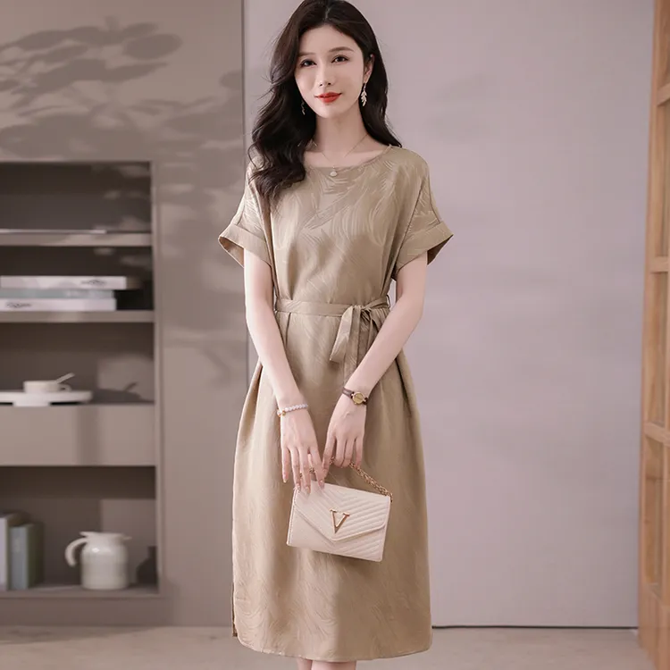 2025新款连衣裙显瘦气质时尚休闲夏季复古中长款优雅小众