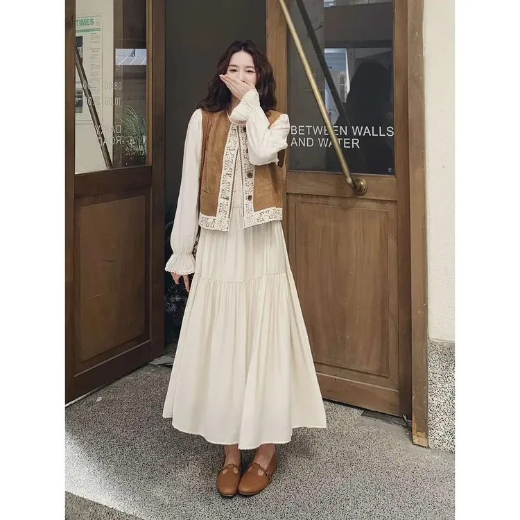 2025早秋穿搭一整套慵懒风白色连衣裙女小香风马甲两件套气质裙子