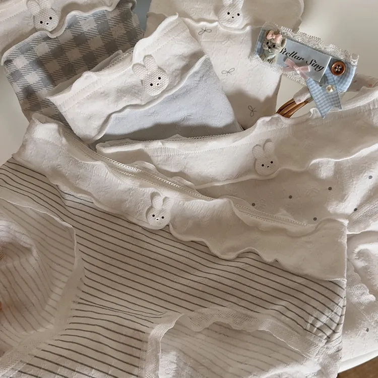 baby清纯蓝小兔 卡通少女内裤10A抑菌纯棉裆中腰透气包臀学生短裤