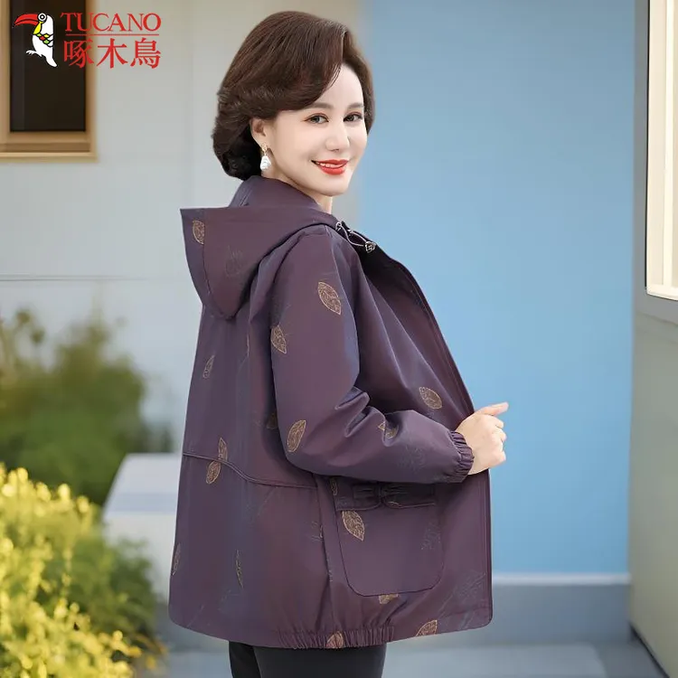 啄木鸟洋气妈妈秋冬加绒加厚外套短款夹克中老年女装休闲连帽上衣
