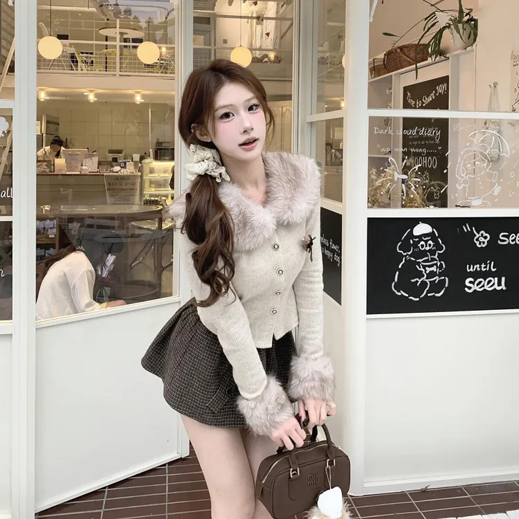 麻吉mochi【甜心花絮】可拆卸毛领长袖修身上衣秋格纹半裙贵气套装