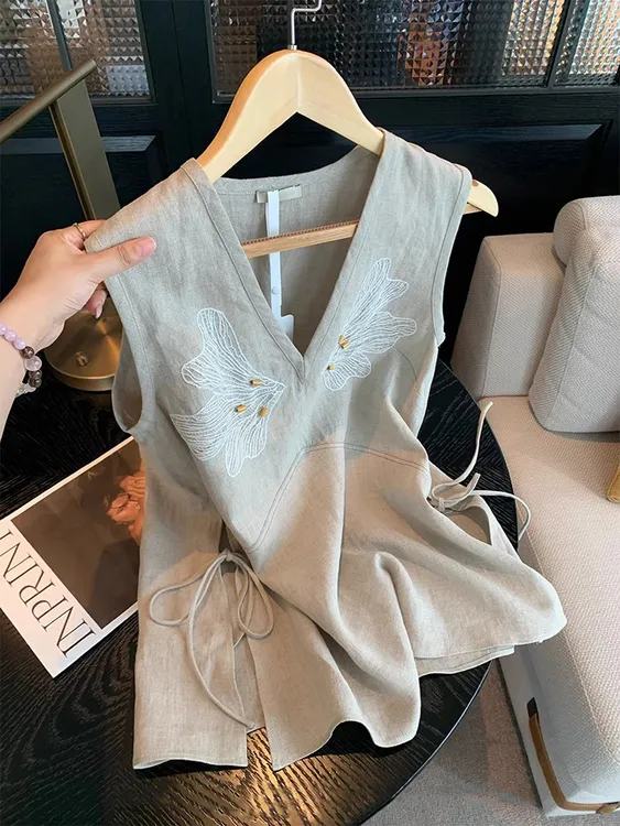 法式复古刺绣V领无袖上衣女夏季2025新款高级感宽松开叉显瘦背心