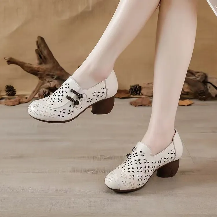 2025春夏透气圆头软底复古中跟真皮镂空女中老年凉鞋洞洞鞋妈妈鞋