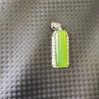 和田玉银S925镶嵌颈饰苹果绿无事牌