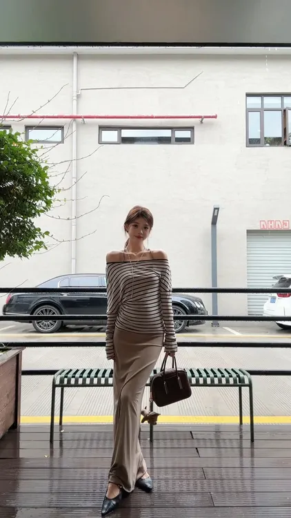 慵懒风夏季纯欲风气质漏肩条纹上衣休闲时尚套装高腰半身显瘦