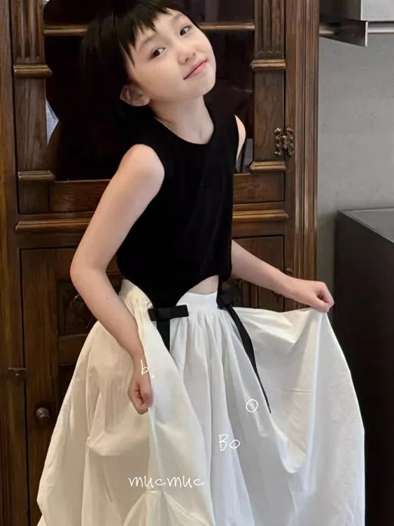 2025夏季新款女童韩版黑色无袖设计款背心+白色褶皱立体感轻奢风