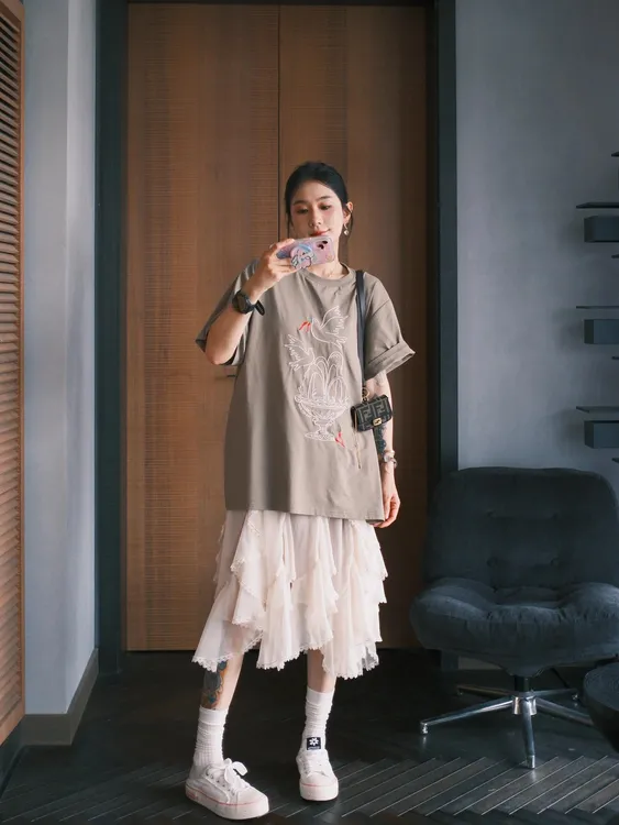 2025夏季新款女宽松圆领复古美式刺绣短袖T恤女上衣百搭半身裙