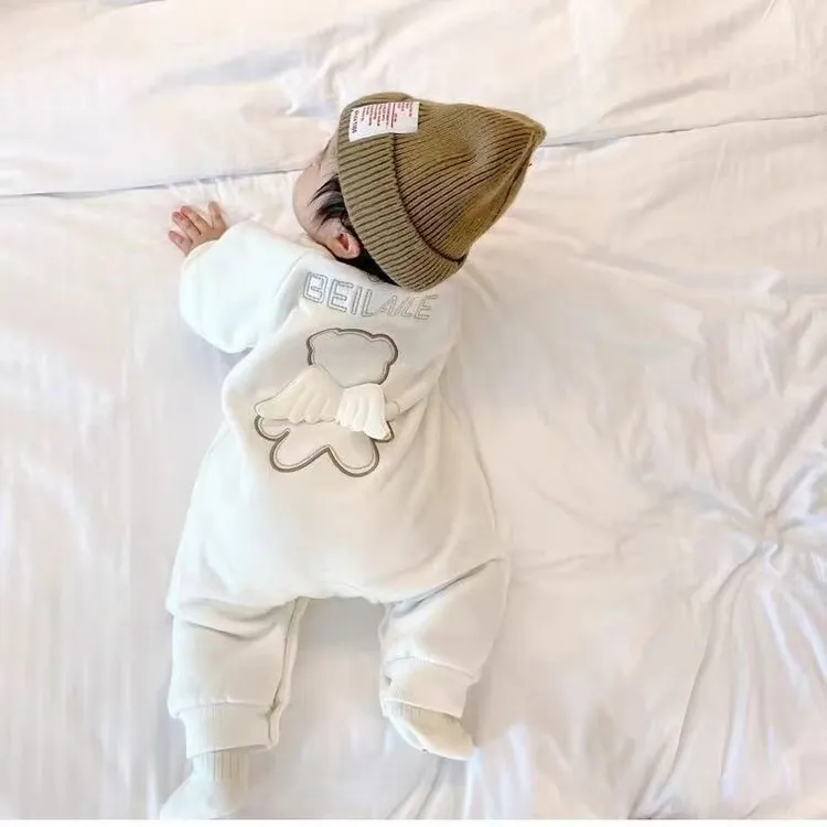 春秋新款舒适百搭洋气刺绣字母翅膀熊婴儿衣服宝宝衣服童装