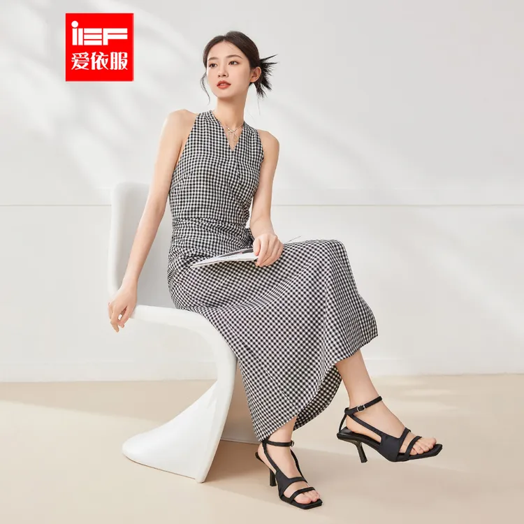 IEF/爱依服2025夏季新款度假风性感挂脖格纹港风气质温柔背心长裙