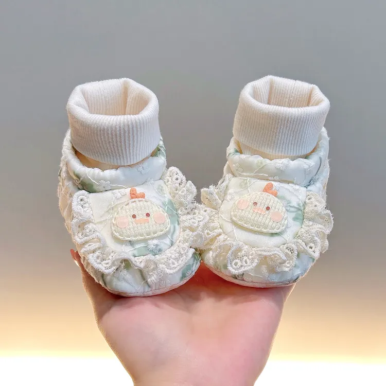 冬款春秋季车缝纹防滑软底公主风搭扣女袜鞋冬季防滑新生婴鞋子