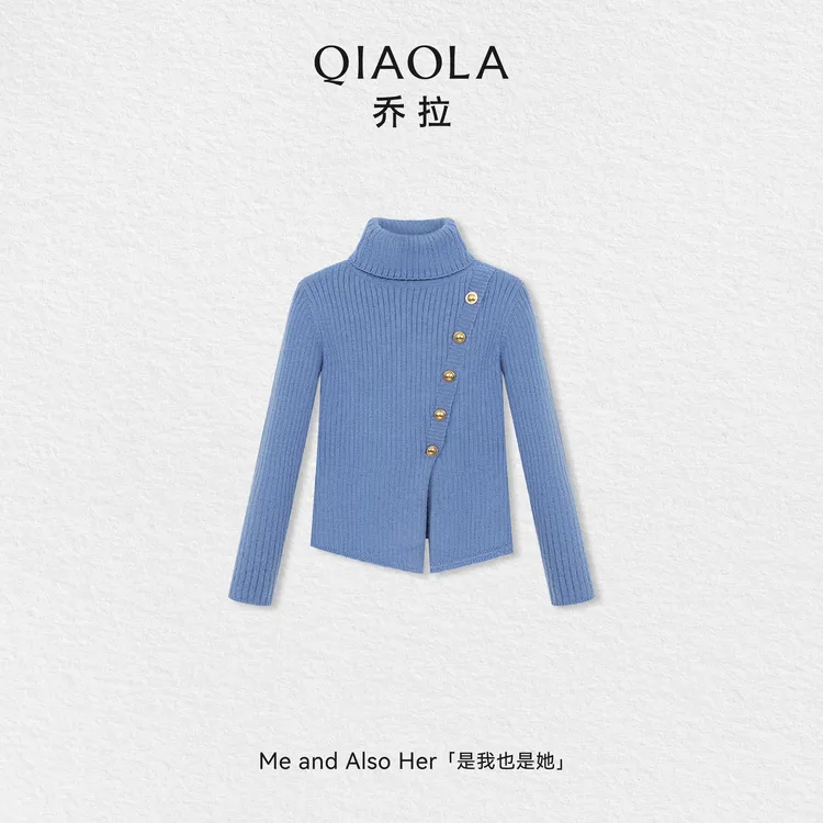 QIAOLA/乔拉【海贝之歌】秋冬季北极绒高领金属扣设计高级感毛衣