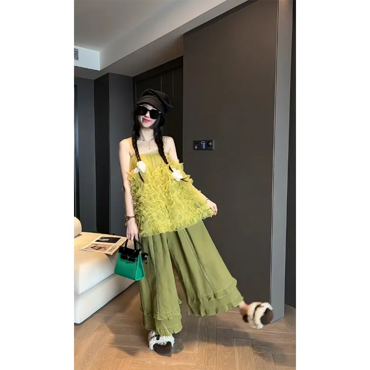 2025夏季新款性感辣妹风吊带上衣女设计感高腰宽松显瘦百搭阔腿裤