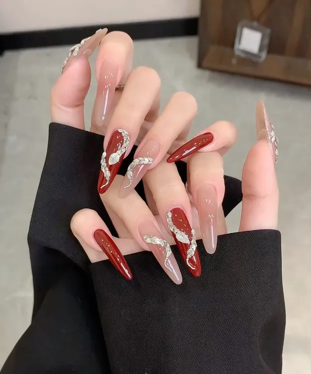 新年红新款小灵蛇美甲穿戴甲成品可拆卸