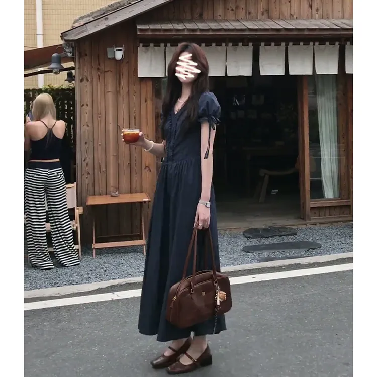 连衣裙女2025夏季新款法式气质收腰V领纽扣木耳边短袖中长款裙子