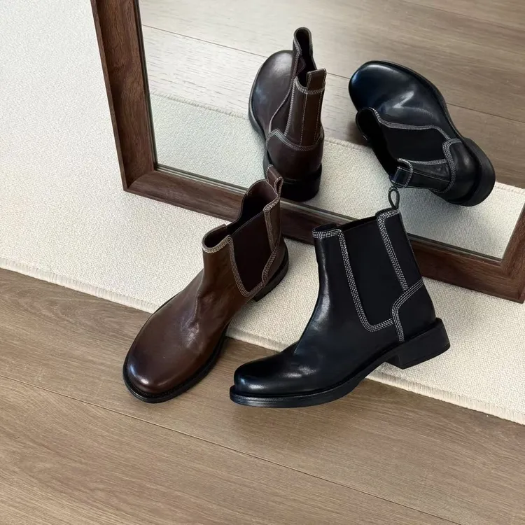 HUSSLOVE 头层牛皮·跟高3.5CM·复古经典厚底中跟缝线切尔西靴女鞋
