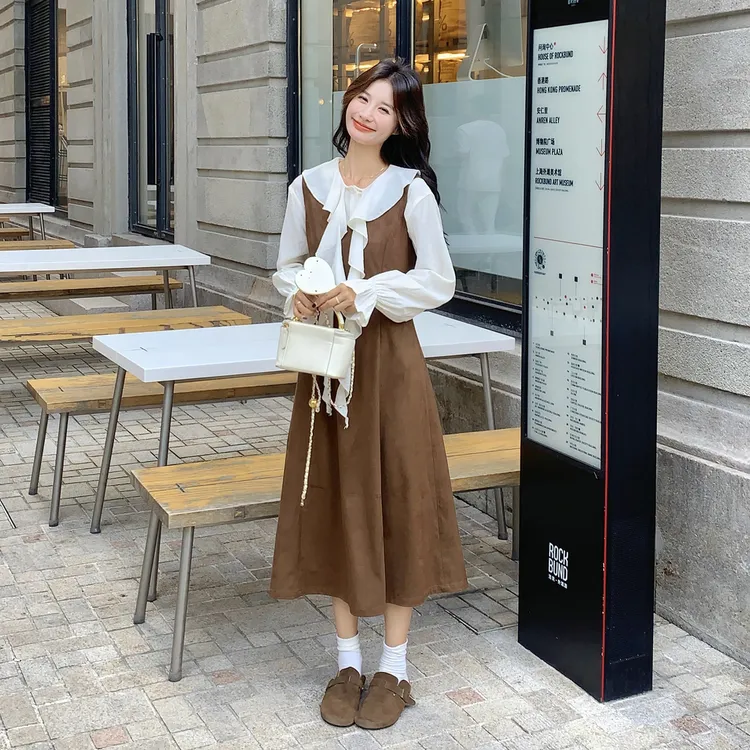 咖色麂皮绒连衣裙套装女2025新款设计感白色衬衫背心裙秋季两件套