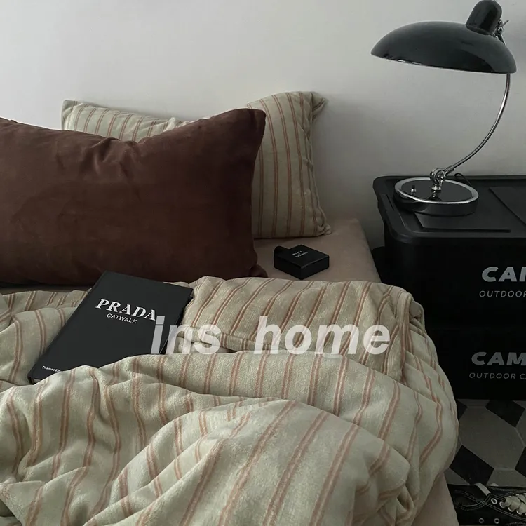 ins复古简约竖条纹双面牛奶绒四件套秋冬加厚保暖珊瑚绒被套床单