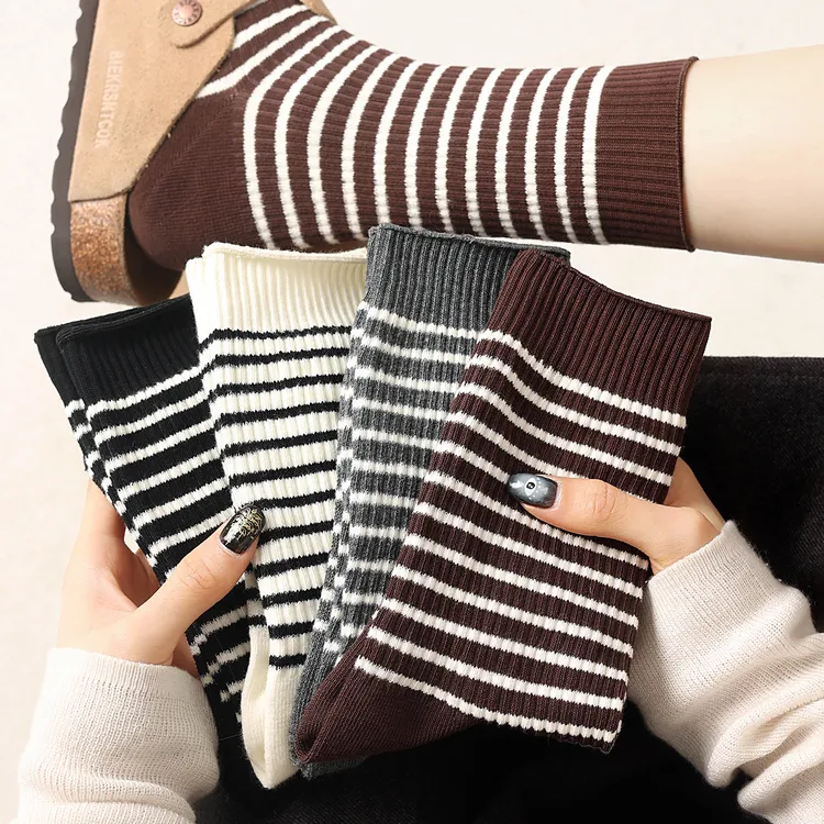 纯棉袜子女秋季款中筒INS风黑白条纹无骨袜女袜防臭吸汗堆堆袜