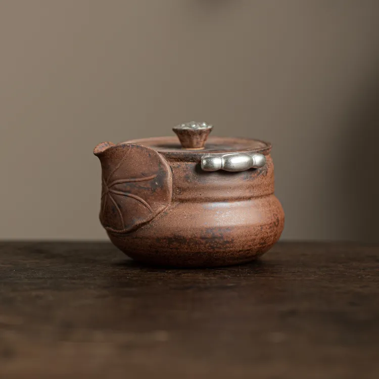 【正版川冶】鎏银荷塘月色手抓壶150ml.6903粗陶老岩泥中式茶壶茶器