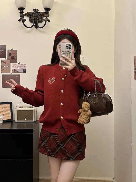 Q新款胖mm大码女学院风刺绣毛衣上衣格子短裙套装71789+21014