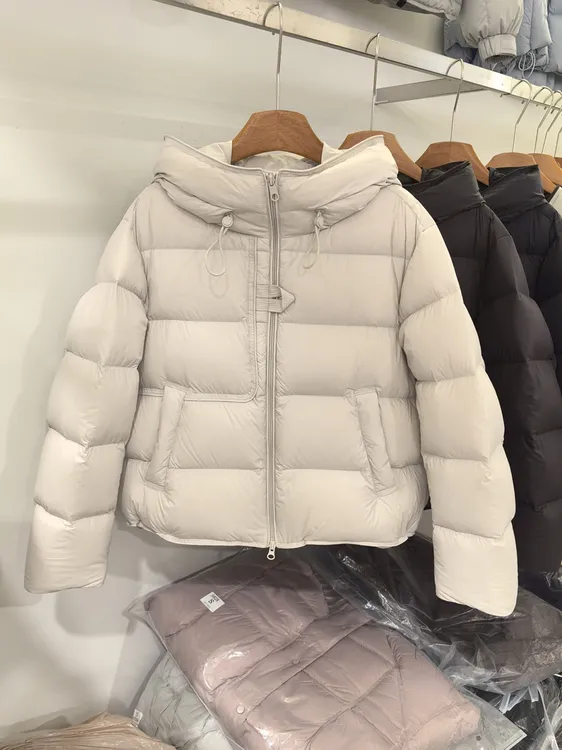 泡芙连帽羽绒服女2025冬季新款宽松小个子白鸭绒时尚洋气面包服潮