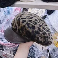 新款豹纹复古PU皮檐报童帽秋冬季女大头围显脸小毛绒贝雷帽八角帽