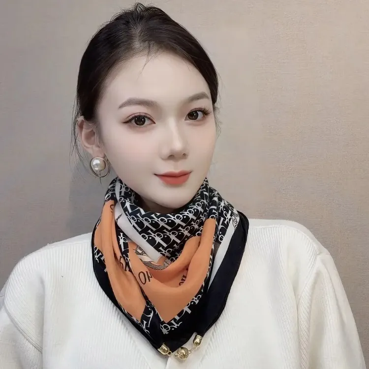2025新款高级感网红爆款丝巾洋气时尚百搭女士围脖保暖围巾女冬季