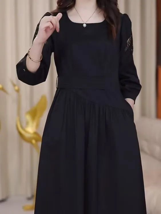 高档冰丝四面弹连衣裙2025春秋季新款刺绣镂空收腰显瘦小黑裙女潮