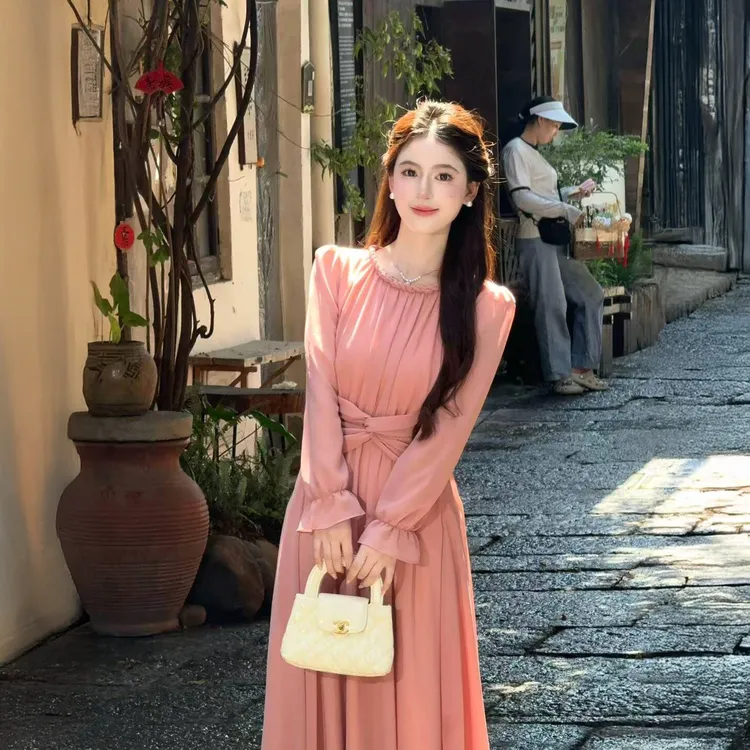 法式高级感名媛气质连衣裙女装裙子初秋新款度假风收腰显瘦长裙子