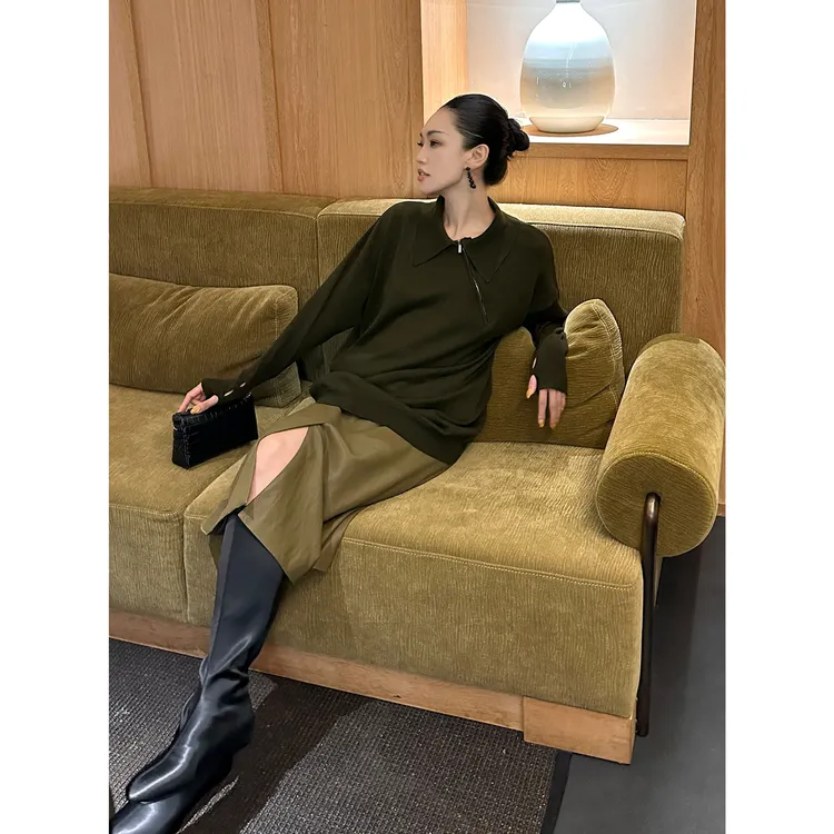 紫紫   轻亦有型    翻领精织斜拉链绵羊毛毛衣ZD11SMYL855