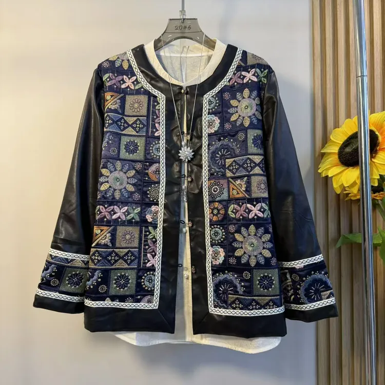 胖妹妹大码秋季新款时尚复古风上衣女韩版重工盘扣提花拼接外套潮