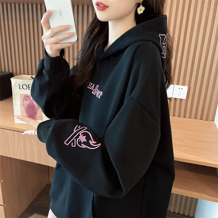 大码女装刺绣连帽口袋卫衣女时尚宽松休闲百搭显瘦薄款上衣ins潮