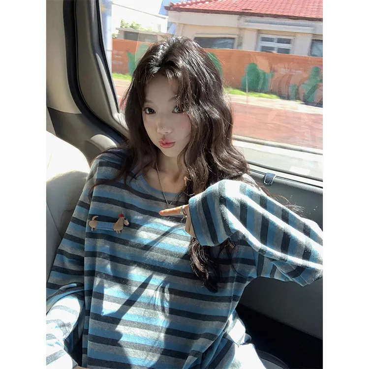 日系减龄撞色条纹长袖圆领t恤女早秋穿搭腊肠狗布艺慵懒感tee上衣