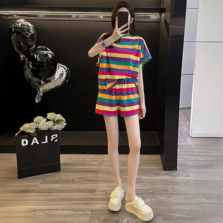多巴胺彩虹条纹时尚套装女夏季2025新款宽松显瘦短袖短裤两件套潮