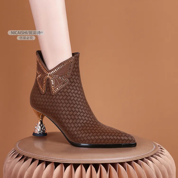 2025年新款欧美巨好看气质短靴复古咖啡色高级感尖头百搭女靴3437