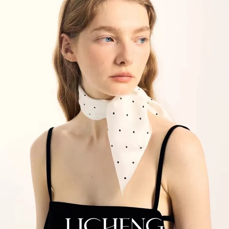 轻奢高级真丝丝巾女妈妈礼物送长辈生日礼丝绸方巾桑蚕丝围巾披肩