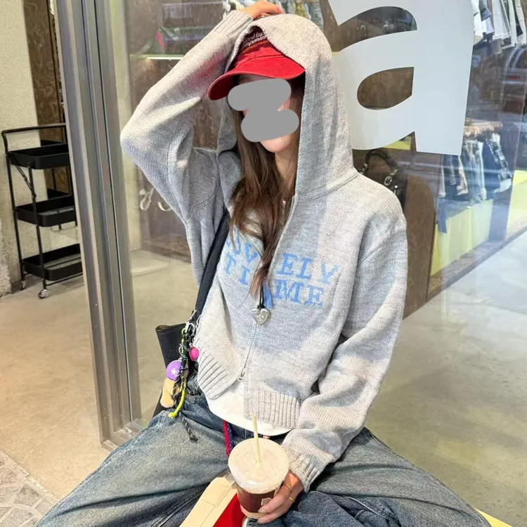【LOVE】秋季新款小众设计感字母连帽宽松针织毛衣女百搭慵懒风外套