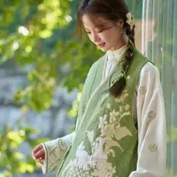 十三余小豆蔻儿[怀兔]2025秋新款提花短袖针织毛衣绿色马甲上衣女