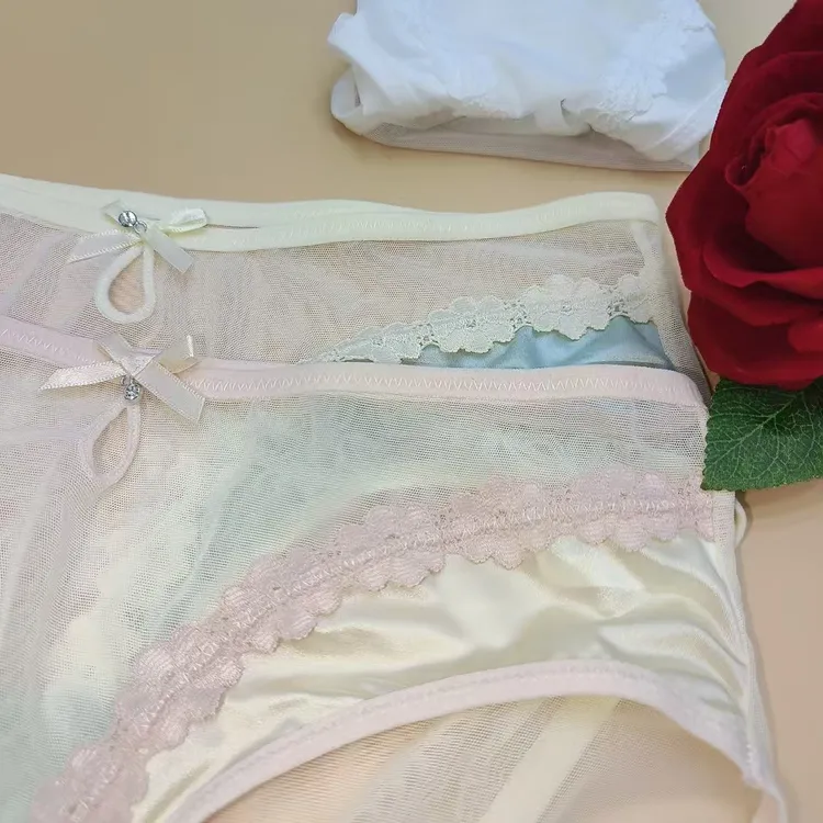 精品小礼盒三条装锦缎蕾丝小花朵刺绣清纯女士小裤