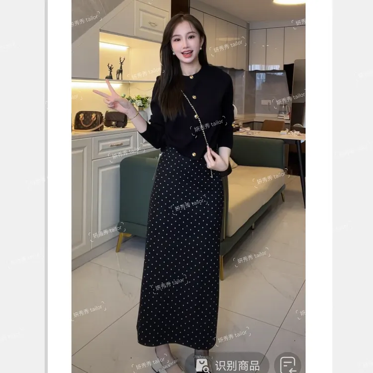 【黑/灰可选】小香风套装纽扣开衫上衣2025+波点直筒半身裙两件套装